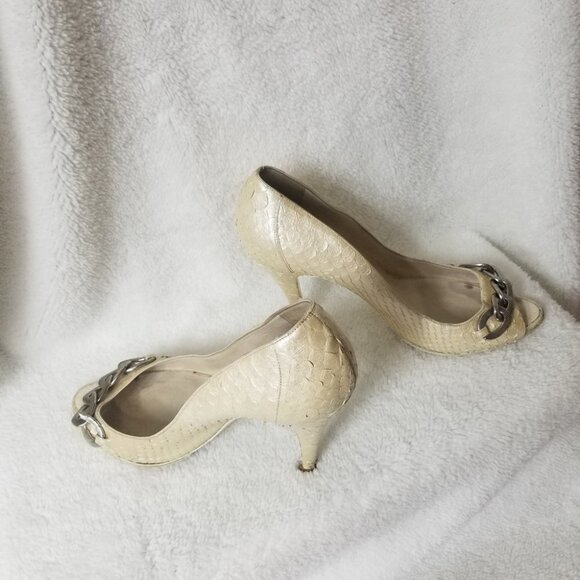 PRICE DROP-CHANEL Ivory Metalic Snake Skin heels - Picture 13 of 13